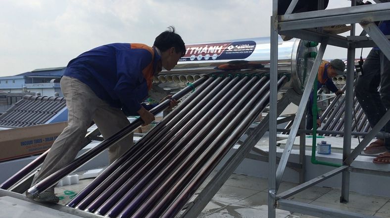 lắp máy năng lượng mặt trời ở khu chung cư Bình Tân - Hồ Chí Minh